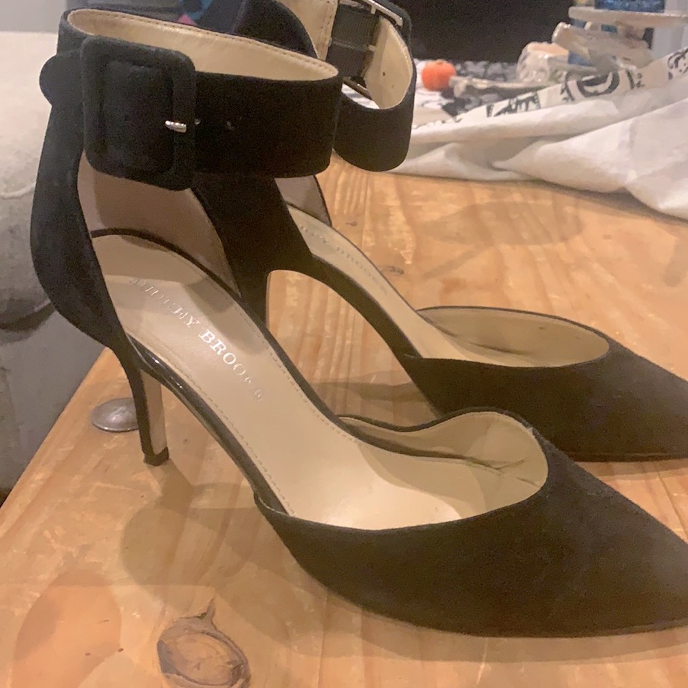 Audrey Brooke Black suede short heels, size 8.5 - Picture 1 of 1